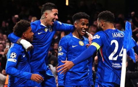 体坛联播｜切尔西三球完胜十人巴萨，世界杯抽签分档出炉