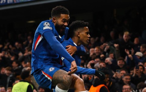 3-0完胜！切尔西豪取三连胜，巴萨两亿欧巨星哑火，铁卫红牌被罚下