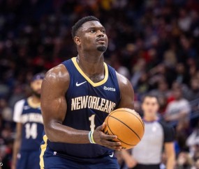 咋又伤了！Shams：锡安右内收肌拉伤三周后复查