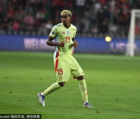 弗里克换人策略揭秘：巴萨前9轮西甲中场换人频繁背后的原因与影响