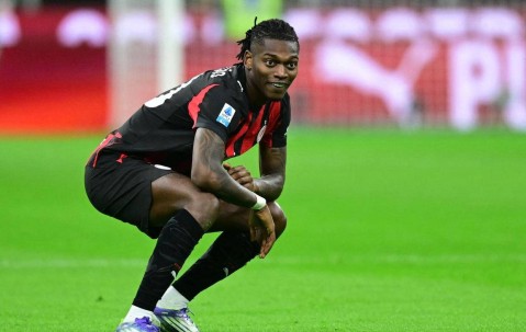 意甲大冷门！AC米兰主场遭倒数第一比萨队阻击，莫德里奇发威无缘胜利