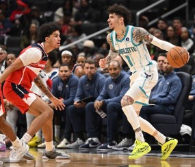 鲍尔38+13+13布里奇斯22分 黄蜂击败奇才