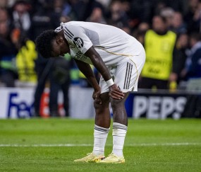 44岁阿隆索下课在即?主场仅1次射正创欧冠新耻!遭8万皇马球迷狂嘘