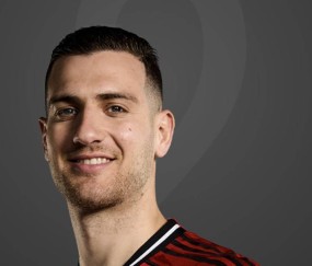 曼联欲卖穆帅引援最后独苗,皇马拜仁感兴趣!阿莫林想加强边翼卫