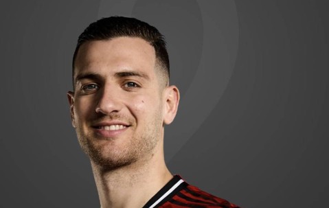 曼联欲卖穆帅引援最后独苗，皇马拜仁感兴趣！阿莫林想加强边翼卫