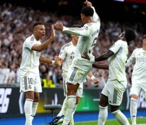 一场4-0,让巴萨落后西甲榜首8分!皇马六连胜,足坛第1人轰235球