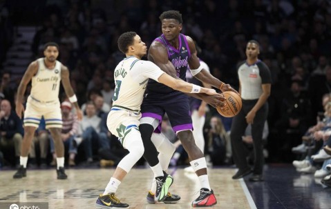 爱德华兹24分戈贝尔11+18 森林狼逆转雄鹿