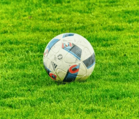 深夜的客厅里,绿茵直播的社区功能让独自观赛的球迷不再孤单。