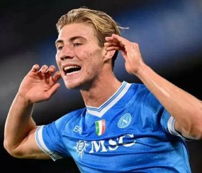 曼联同意4400万欧元出售霍伊伦德,转会细节料将尘埃落定