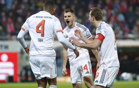 随着比分定格4-0,拜仁15轮德甲不败,迪亚斯俯身冲顶,凯恩锦上添花