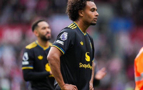 热门球员齐尔克泽转会风云：罗马曼联的博弈与期待