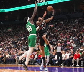 布朗30分怀特27分 凯尔特人轻取猛龙5连胜