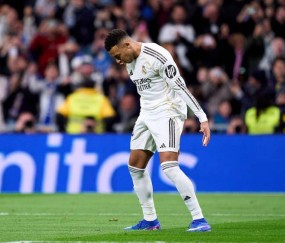 足坛一夜动态:蓝军逼平纽卡,曼城阿森纳轮番登顶,姆总比肩C罗