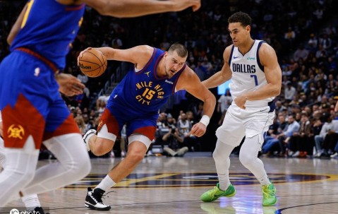 戴维斯32+13约基奇空砍29+20+13 独行侠胜掘金