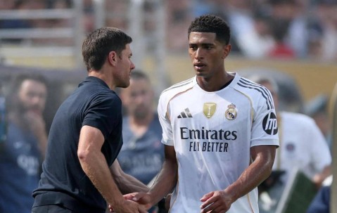 西甲第八轮：巴萨2-1阿劳霍绝杀，弗里克停赛；皇马姆巴佩终场前制胜领跑