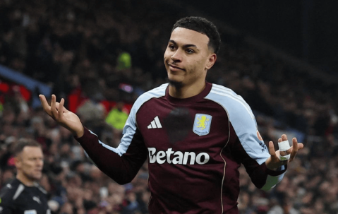 埃梅里神了：击败阿莫林，疯狂10连胜，紧追阿森纳，冲击冠军