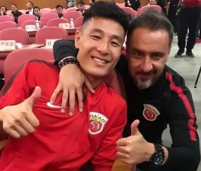 国足还考虑吗?57岁英超名帅下课:非常了解中国足球!