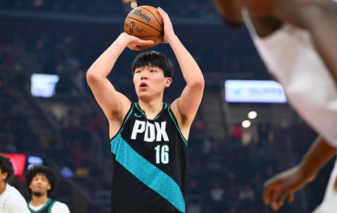 杨瀚森上5分钟送2分1板1助1帽 后三节枯坐板凳