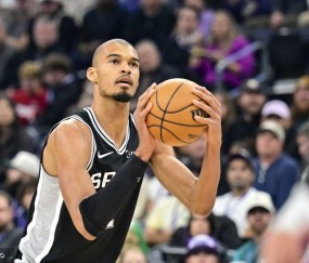 文班亚马26+13努尔基奇17+11+14 马刺大胜爵士