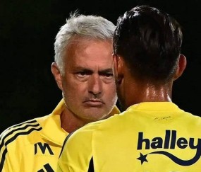 1-2到5-2！穆里尼奥率费内巴切逆转，主场强势晋级欧冠正赛