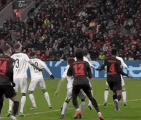 杀疯了!32岁凯恩世界波+点射,拜仁3-0完胜,6分领跑德甲