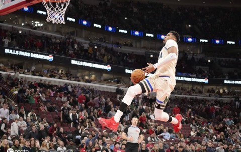 字母复出29+8武切维奇16+7 雄鹿终结公牛5连胜