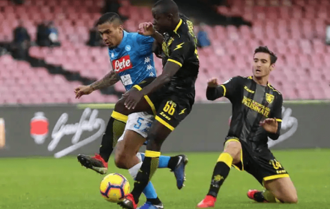 意甲焦点战：那不勒斯VS维罗纳，争冠保级生死局