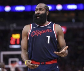 曝哈登可能会在交易截止日前进入交易讨论