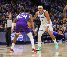 克尼普尔16分+伤退鲍尔22+7+5 黄蜂7人上双轻取魔术