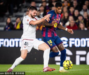 西甲-拉菲尼亚双响佩德里助攻 巴萨2-0奥萨苏纳先赛7分领跑