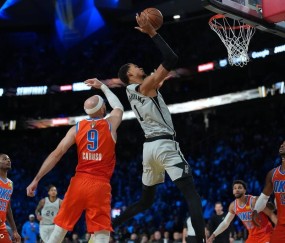 文班火线复出扮演救世主 雷霆不只输球还多了个死敌?