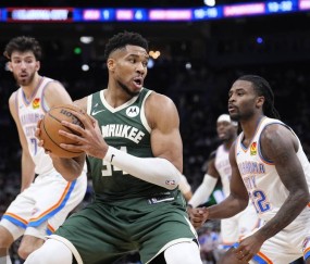 曝多支球队为字母哥提出报价 雄鹿已认真考虑