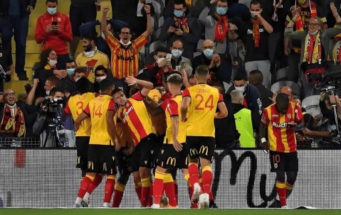 法甲榜首生死战！朗斯整城主场围剿马赛？榜首霸主携10年恩怨破局