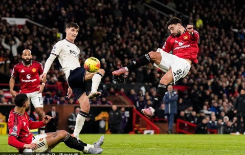 曼联中场大换血：四大中场球员面临离队，六人候选名单曝光