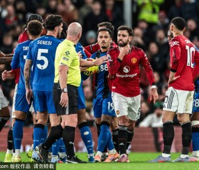 曼联冤?伯恩茅斯多次疑似禁区手球未判 锁喉对手仅染黄