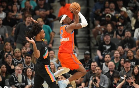 文班亚马12分亚历山大空砍33分 马刺大胜雷霆