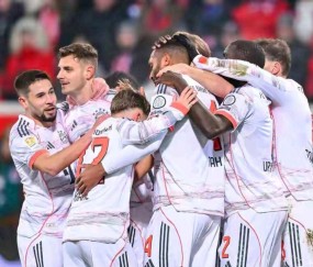 拜仁创造德甲年度奇迹：整年霸占榜首续写辉煌篇章