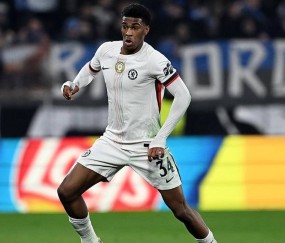 曼城锁定切尔西19岁多面手后卫补强防线，拜仁虎视眈眈蓝军坚决不放人