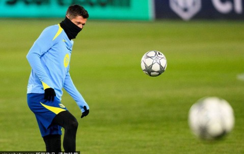 布拉格斯拉维亚对阵巴塞罗那：严寒之夜的欧冠对决