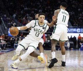 坎宁安23+6+12波特空砍32分 雄鹿不敌活塞