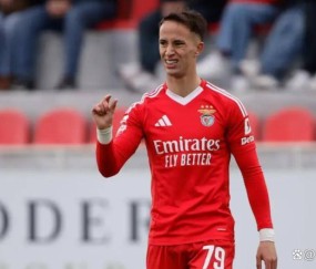 第95分钟绝杀！62岁穆里尼奥挥拳怒吼，本菲卡逆转豪取3连胜，距葡超榜首只差3分