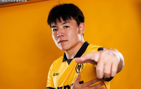 徐彬能超越前辈戴伟浚吗？加盟狼队为中国足球争光，网友议论纷纷