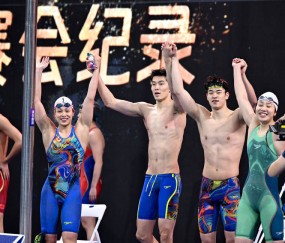 体坛联播｜那不勒斯三年两夺意甲冠军，维尔茨将加盟利物浦