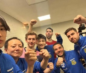 樊振东欧冠15分钟速胜111开局,模仿C罗庆祝 与队友共享荣耀时刻