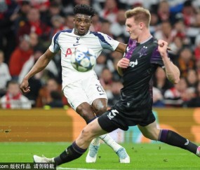 欧冠联赛阶段第6轮:热刺3-0布拉格斯拉维亚 西蒙斯造点破门库杜斯点射