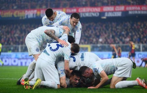 意甲第1易主！劳塔罗传射比肩三大神锋，国米2-1热那亚破魔咒登顶