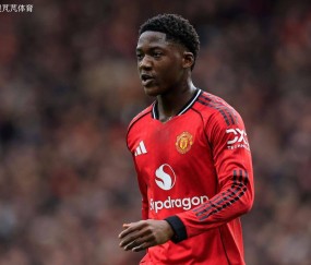 20岁曼联小将赛季“过山车”：从被阿莫林放弃，到续约薪资翻倍