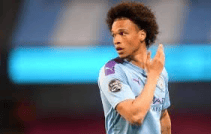 法甲赛后画面引热议：昔日曼市对手重逢 博格巴与萨内赛后深情寒暄