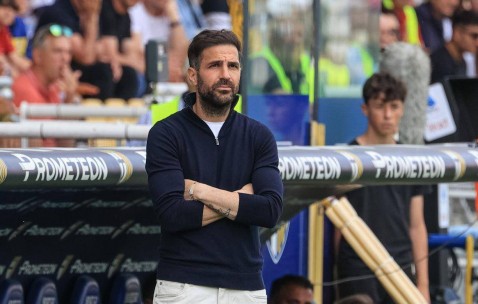 AC米兰1-0登顶意甲！38岁名将却抢走风头，带队12场不败紧追榜首