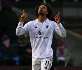 罗马求购齐尔克泽报价曝光！破荒反令曼联两难，阿莫林将定卖不卖